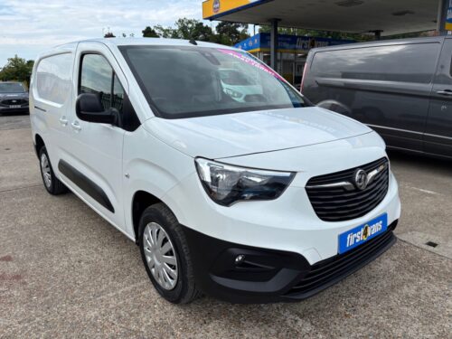 2020/20 VAUXHALL COMBO 1.5 TURBO D 2300 EDITION AUTO L2 H1 130 BHP *** AUTO ***
