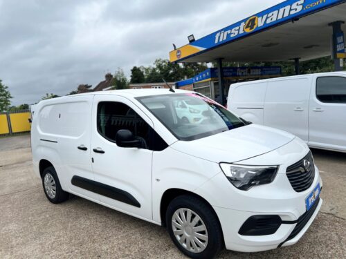 2020/70 VAUXHALL COMBO 1.5 2300 SPORTIVE L2 H1 100 BHP *** SAME-DAY DRIVE AWAY  ***