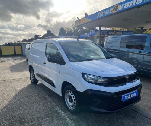 2024/24 VAUXHALL COMBO 1.5 2300 PRIME L1 H1 100 BHP *** SAME-DAY DRIVE AWAY **